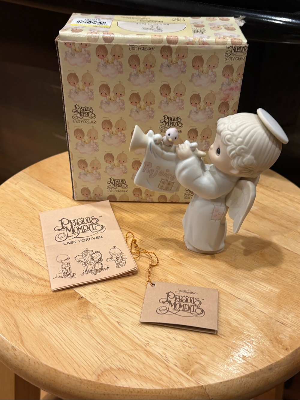 Vintage 1980 Precious Moments “Rejoice O Earth” Angel Figurine ( item E5636)